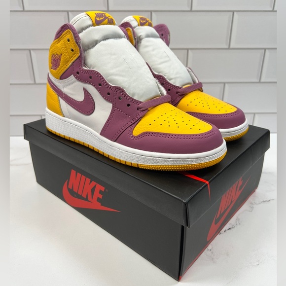Nike Retro Air Jordan 1s 1 Brotherhood